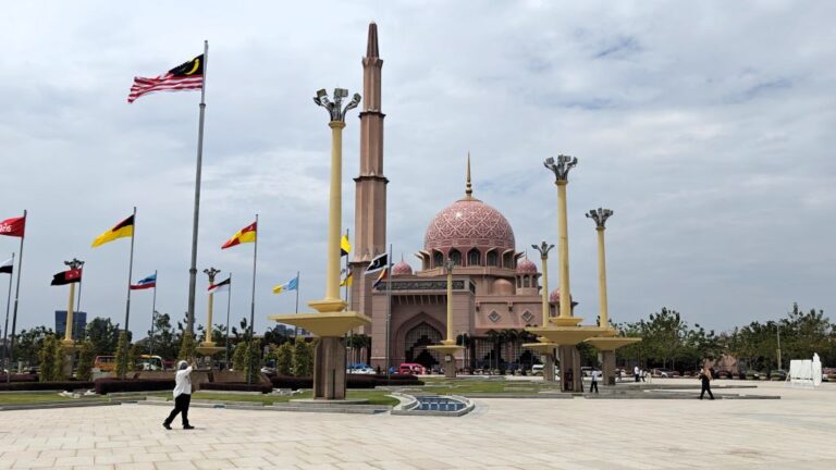 Wat te doen in Putrajaya: ontdek het Dubai van Maleisië | Putra Moskee | Pink Mosque Putrajaya