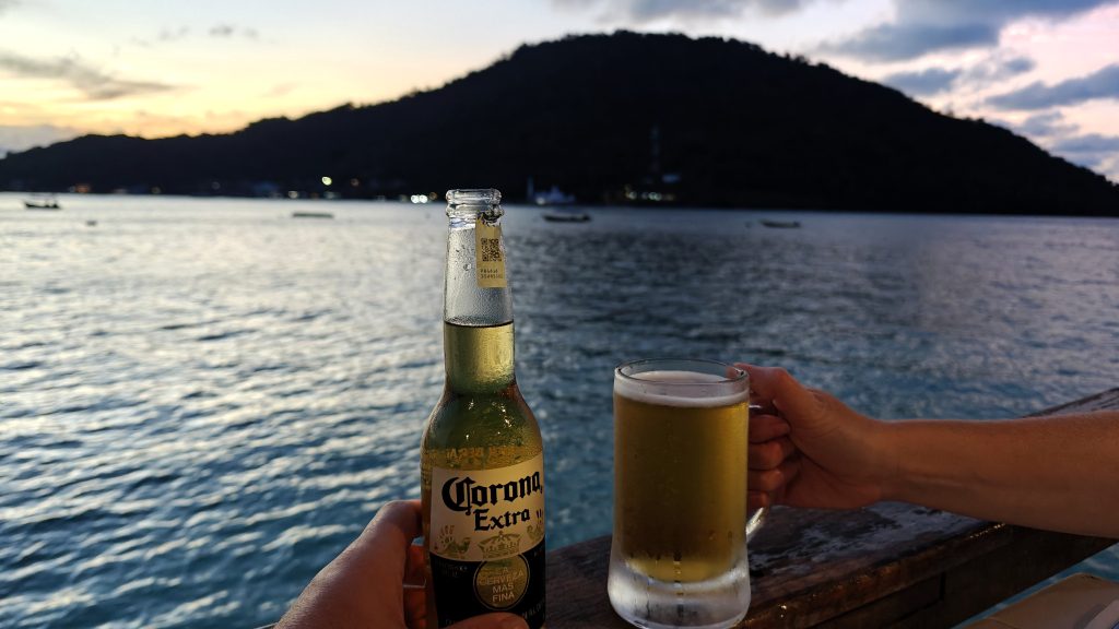 Biertjes op het strand |  Perhentian eilanden Maleisië
