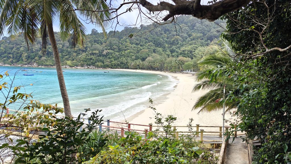 Mooie doorkijkjes tijdens de jungle trekking op Perhentian Besar