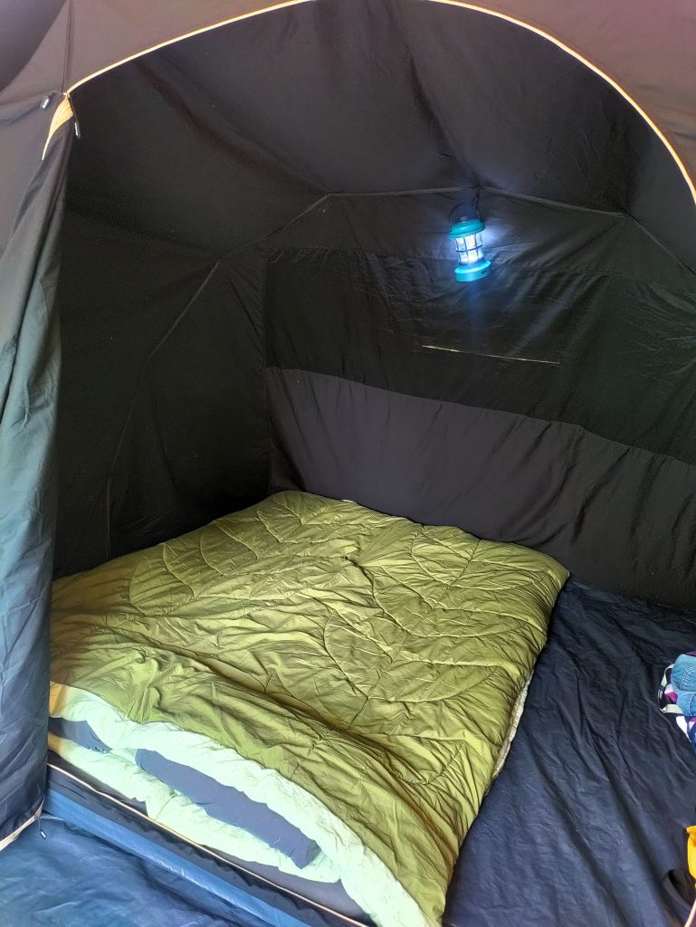 De slaapkabine in de Obelink Summer 4 TC easy air