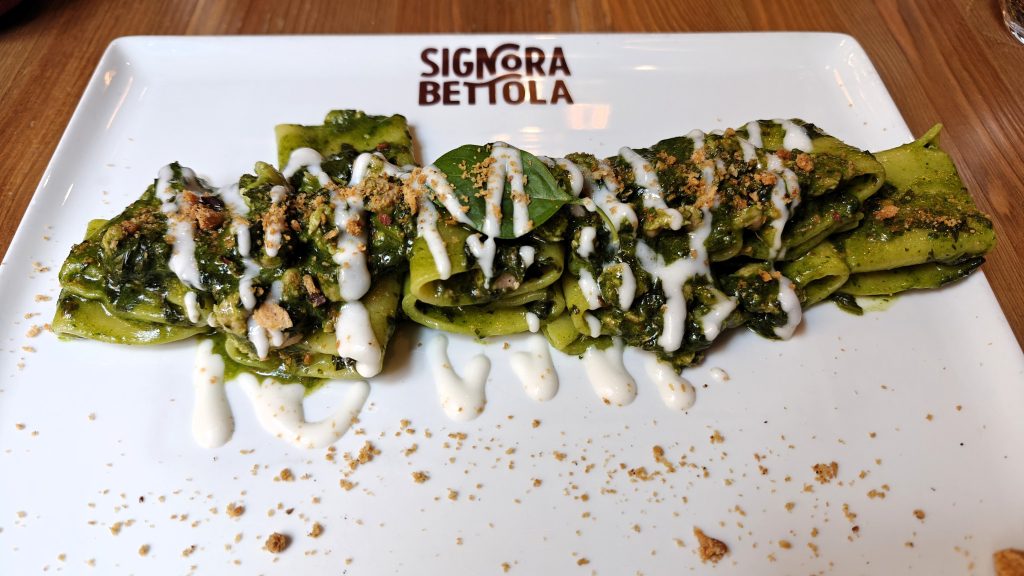 Pasta bij Signora Bettola in Napels