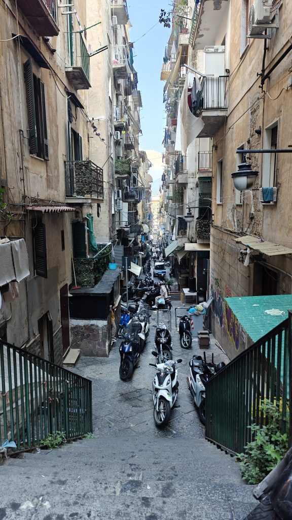 Smalle straatjes in de Spaanse wijk - Spanish Quarter Napels