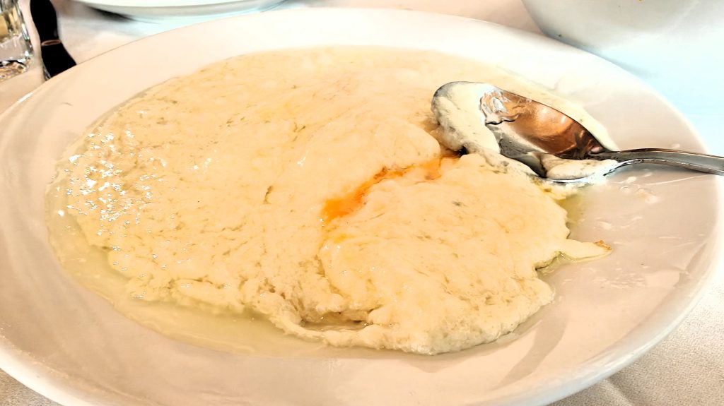 Staka met eieren - een lekkernij op Kreta