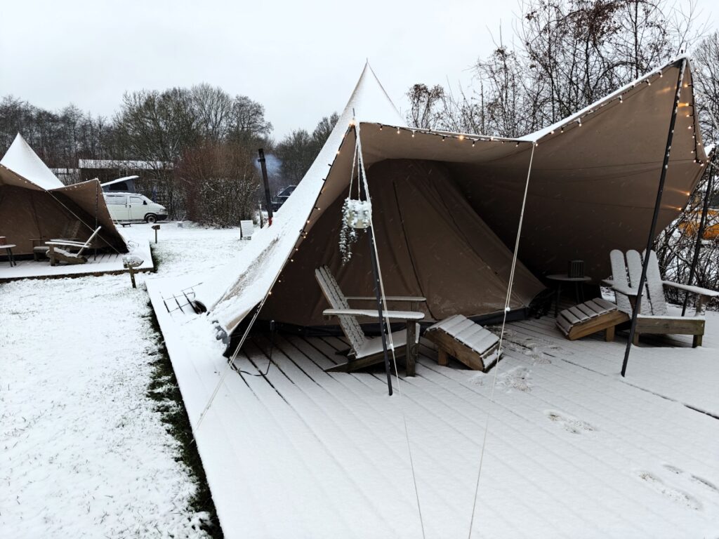 Oetdoor winterkamperen in Scandinavische sferen