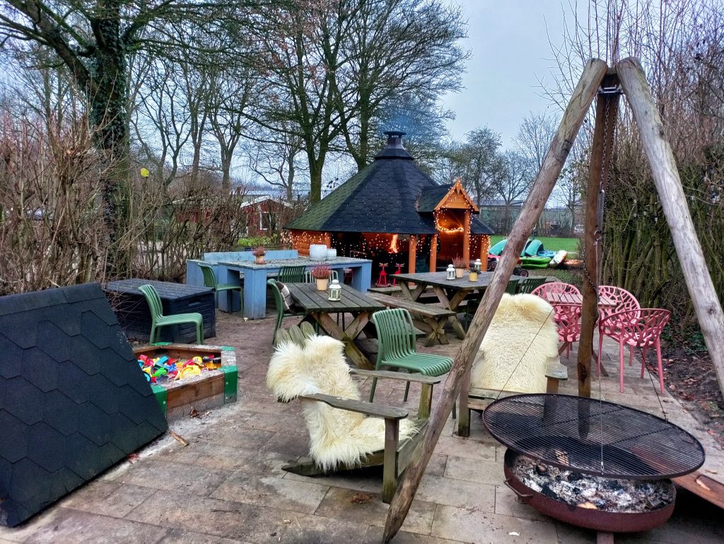 Oetdoor winterterras en Finse kota