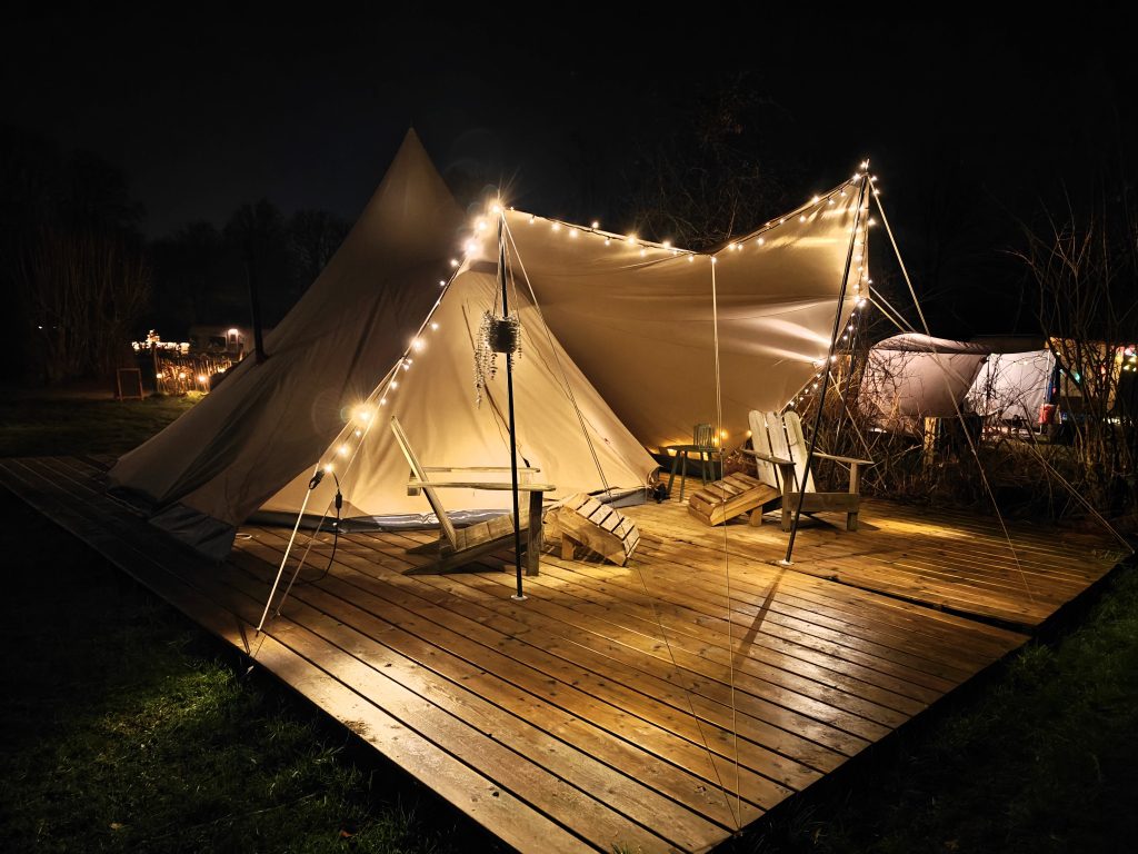 Romantische de Waard winter tipi op de winterglamping in de Achterhoek