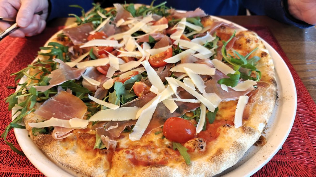 Pizza in Vlorë Albanië _ Pizzeria Trattoria Jonce