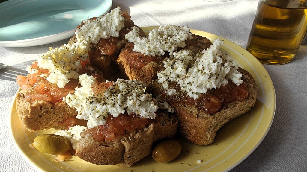 Dakos is een veelgegeten voorgerecht op Kreta
