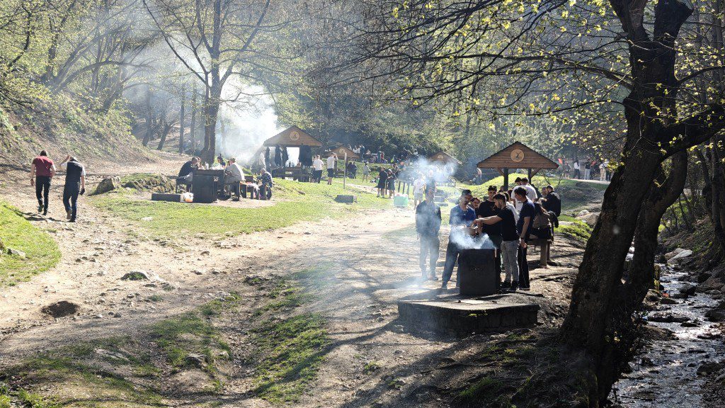 Barbecueën bij Solomon's Rocks in Brasov