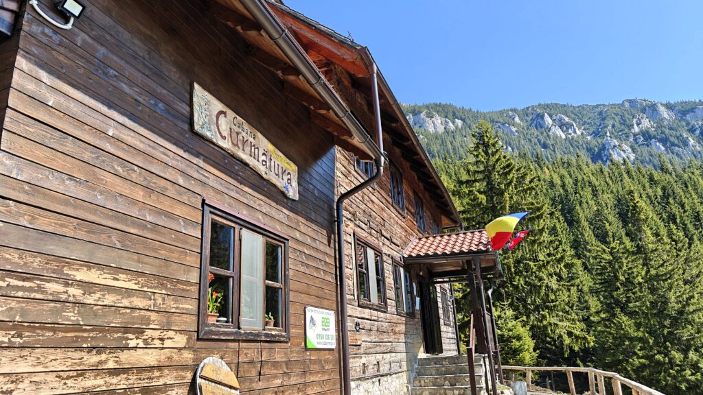 Cabana Curmatura_wandelen in Piatra Craiului National Park Roemenië