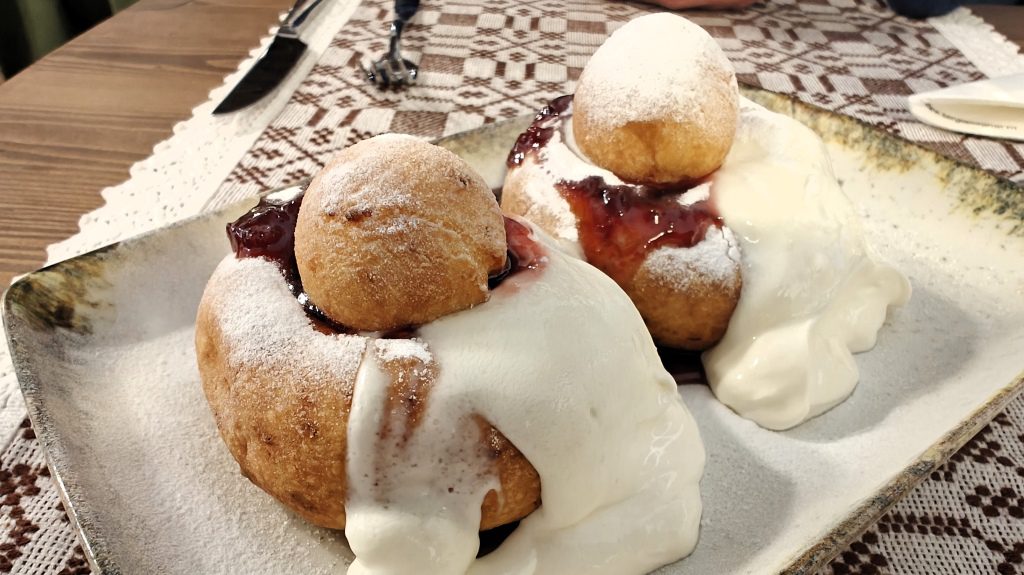 Păpănași_het lekkerste traditionele toetje in Roemenië