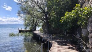 Vlonderpad in Ohrid - Lake Ohrid Noord Macedonië