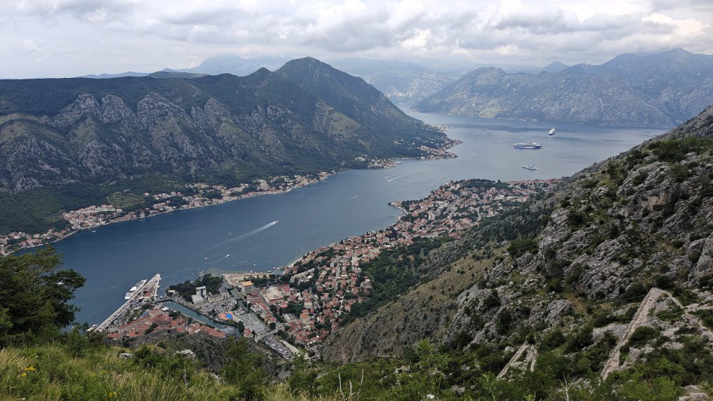 UItzicht over de Baai van Kotor Montenegro